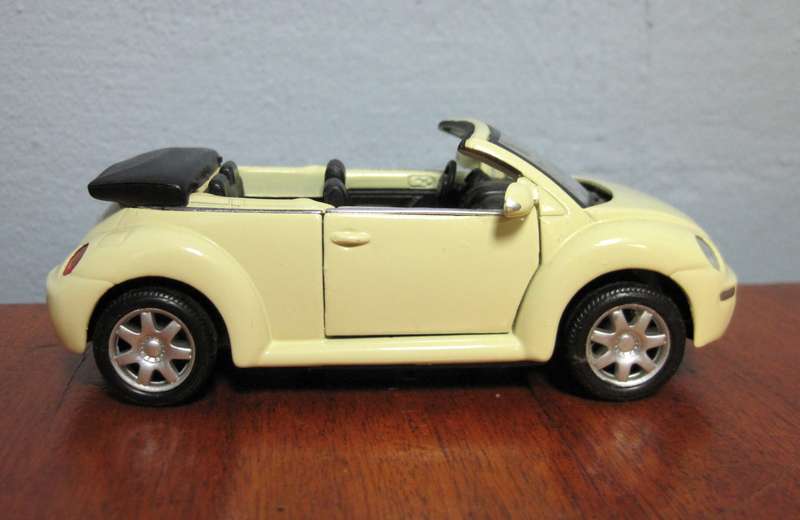 VW New Beetle Convertible (no.2352) by Welly