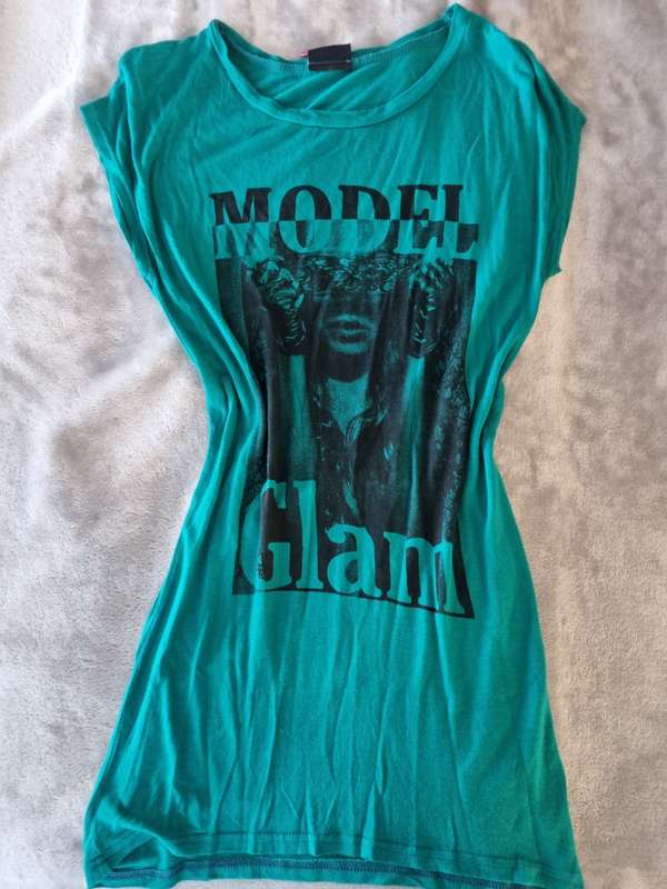 T-shirt - size small