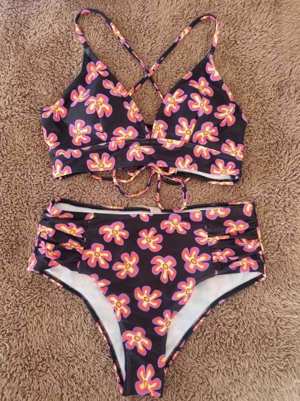 Ladies bikini set size med