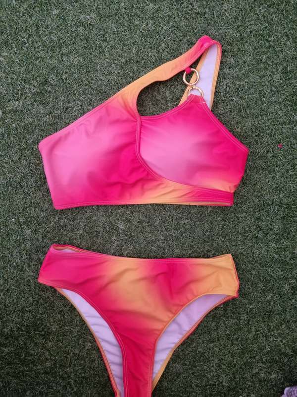 One shoulder bikini set size med