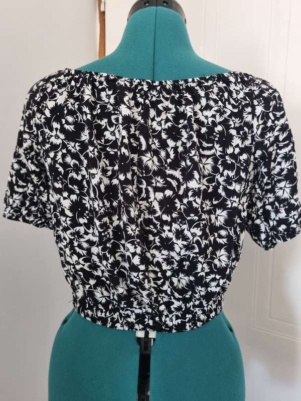 Ladies top size med