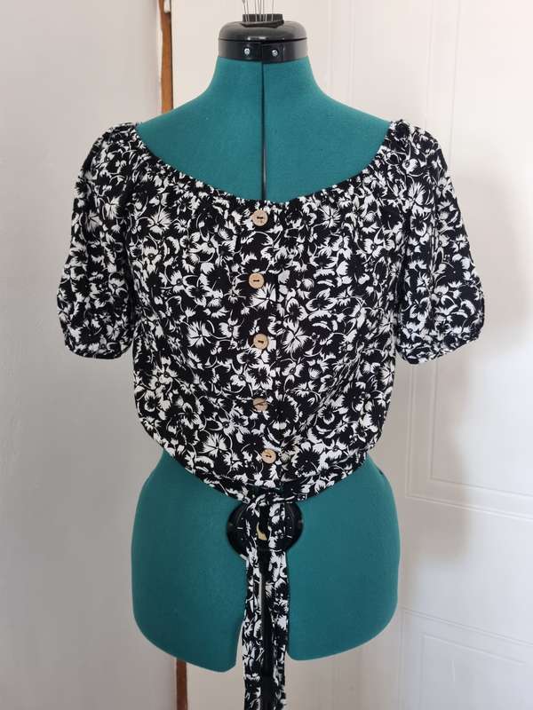 Ladies top size med