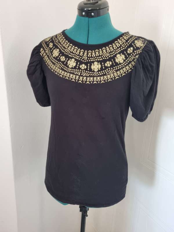 Ladies top size 32