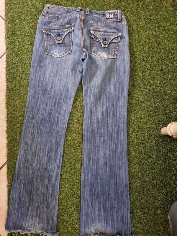 Super distressed low rise denim size 30/32