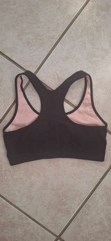 Sports crop top bra size small