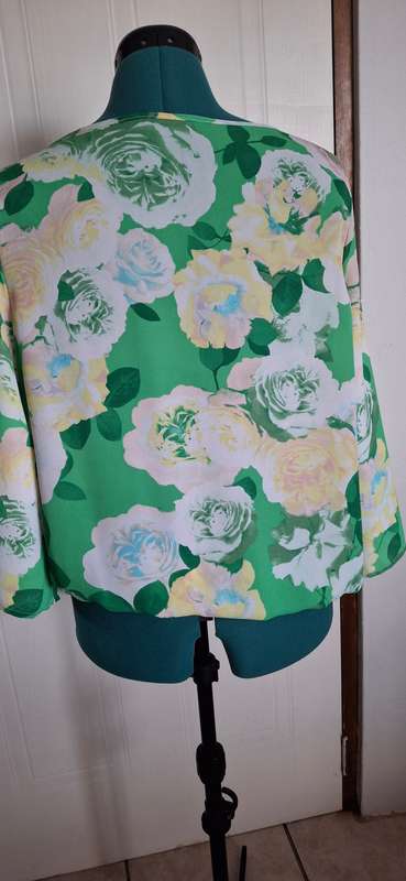 Open shoulder top size med