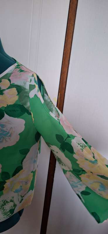Open shoulder top size med