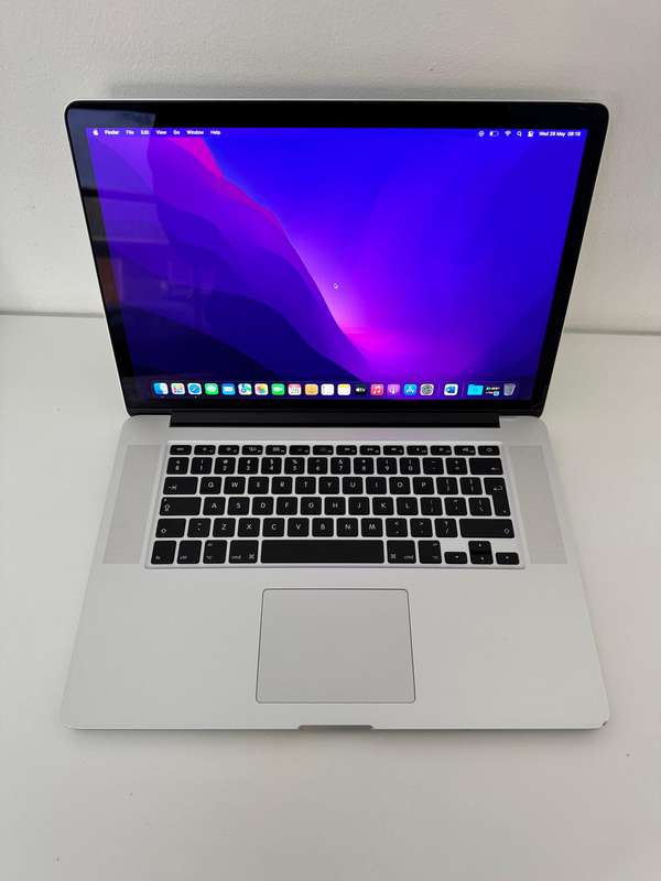 MacBook Pro 15-inch Retina 2.2GHz Quad-Core i7 16GB RAM 256GB SSD (Mid 2015)