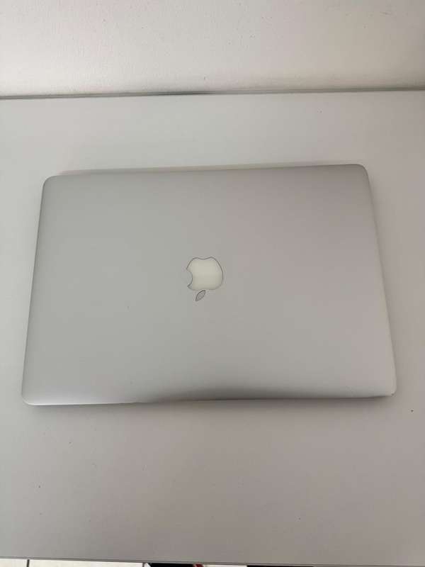 MacBook Pro 15-inch Retina 2.2GHz Quad-Core i7 16GB RAM 256GB SSD (Mid 2015)