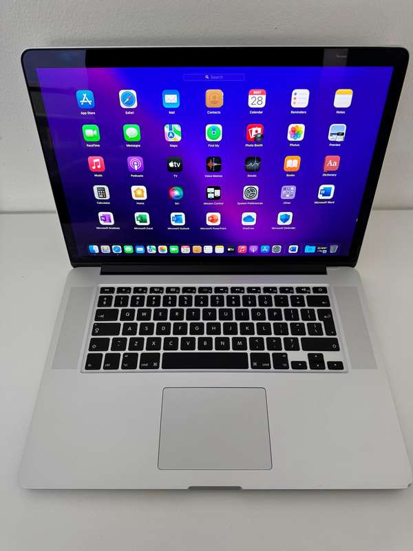 MacBook Pro 15-inch Retina 2.2GHz Quad-Core i7 16GB RAM 256GB SSD (Mid 2015)