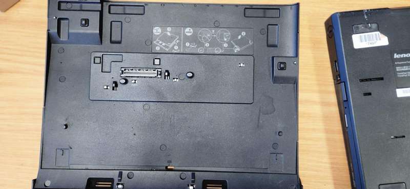 X 2 Lenovo docking stations