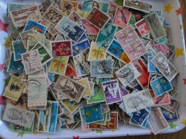 1400 X WORLD STAMPS OFF PAPER NEAT LOT BARGAIN SEE PICS