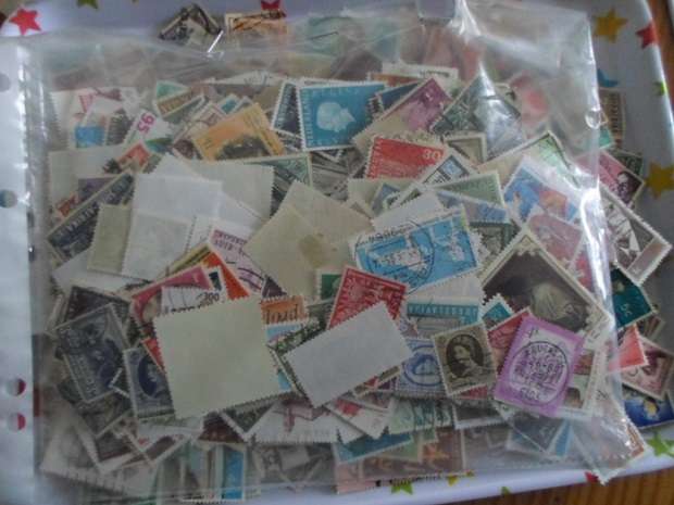 1400 X WORLD STAMPS OFF PAPER NEAT LOT BARGAIN SEE PICS
