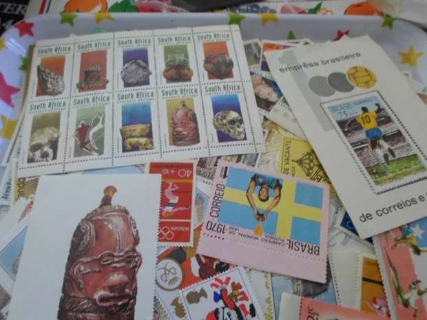 700 X WORLD MINT STAMPS GREAT LOT VERY NEAT BARGAIN MANDELA STAMPS ALONE C/V R720