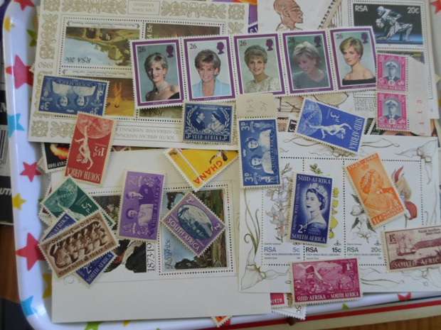700 X WORLD MINT STAMPS GREAT LOT VERY NEAT BARGAIN MANDELA STAMPS ALONE C/V R720