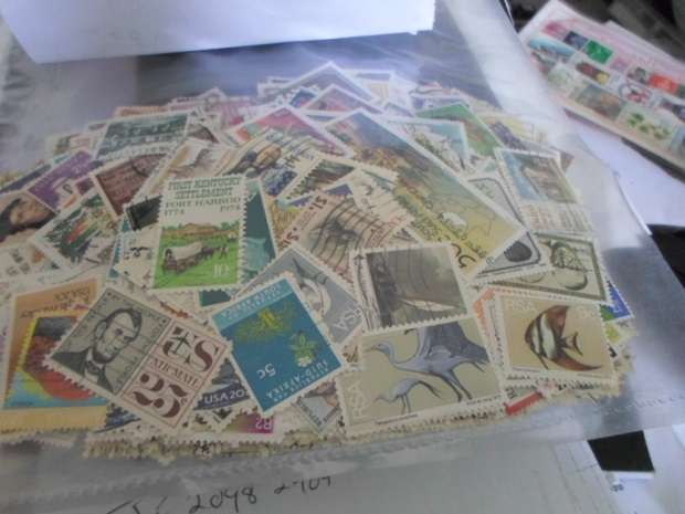 600 X WORLD MIXED STAMPS OFF PAPER USED VERY NEAT LOT SEE PICS