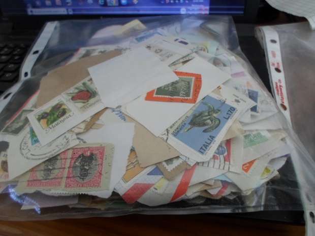 1000 X MIXED WORLD STAMPS ON PAPER NEAT LOT SEE PICS