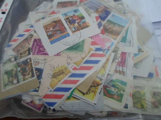 1000 X MIXED WORLD STAMPS ON PAPER NEAT LOT SEE PICS