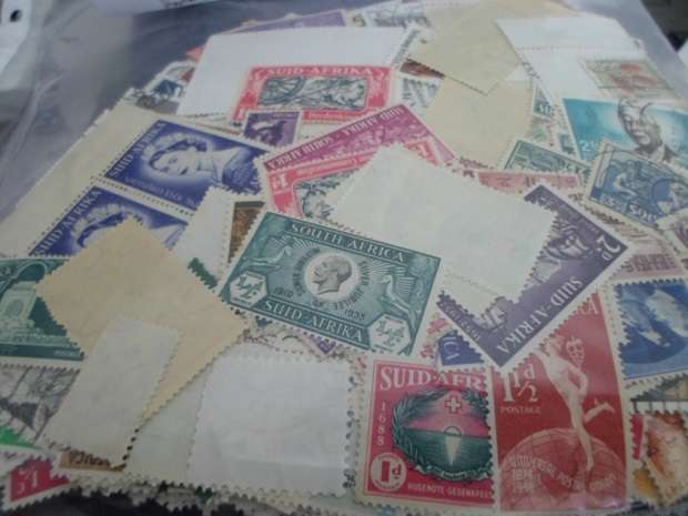 750 X WORLD MIXED STAMPS OFF PAPER INCLUDES 50 X SA UNION STAMPS SEE PICS