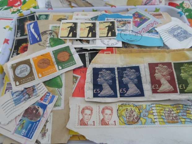 1000 X WORLD MIXED USED STAMPS ON PAPER GREAT LOT SEE PICS