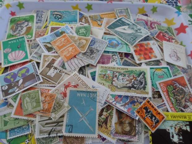 700 X MIXED WORLD USED STAMPS OFF PAPER SEE PICS NEAT LOT BARGAIN