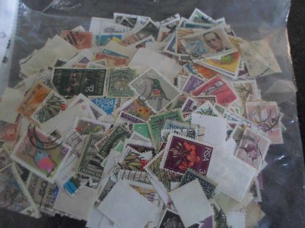 1500 X MIXED WORLD STAMPS OFF PAPER SEE PICS
