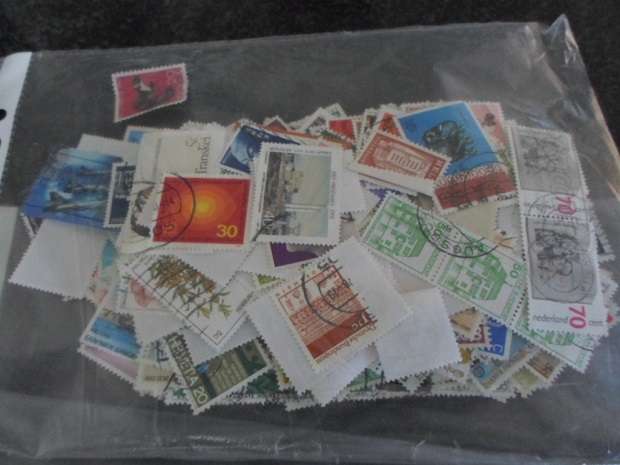 1200 X MIXED WORLD USED STAMPS OFF PAPER SEE PICS