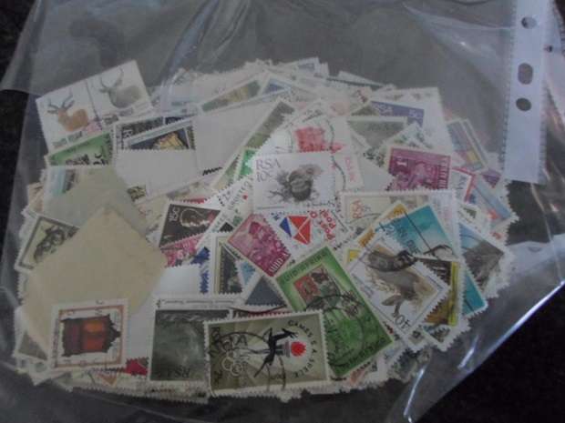 1200 X MIXED WORLD USED STAMPS OFF PAPER SEE PICS
