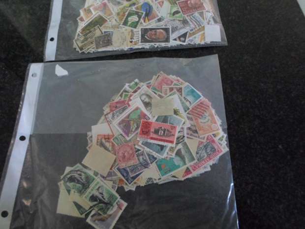 1350 X MIXED WORLD USED AND MINT STAMPS OFF PAPER NEAT LOT SEE PICS