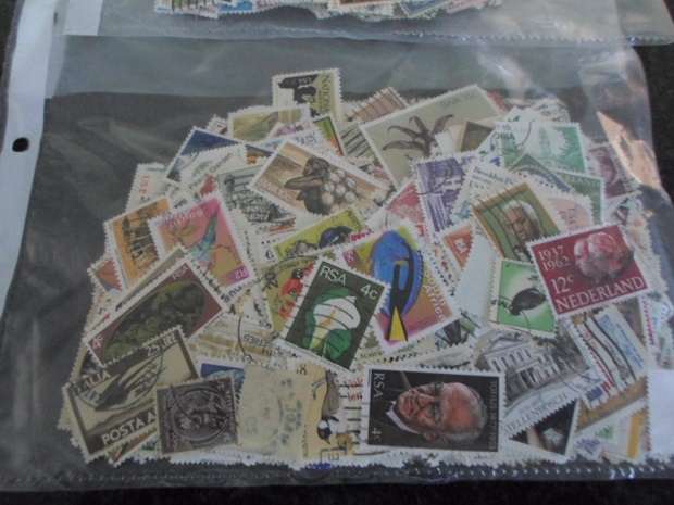 1350 X MIXED WORLD USED AND MINT STAMPS OFF PAPER NEAT LOT SEE PICS