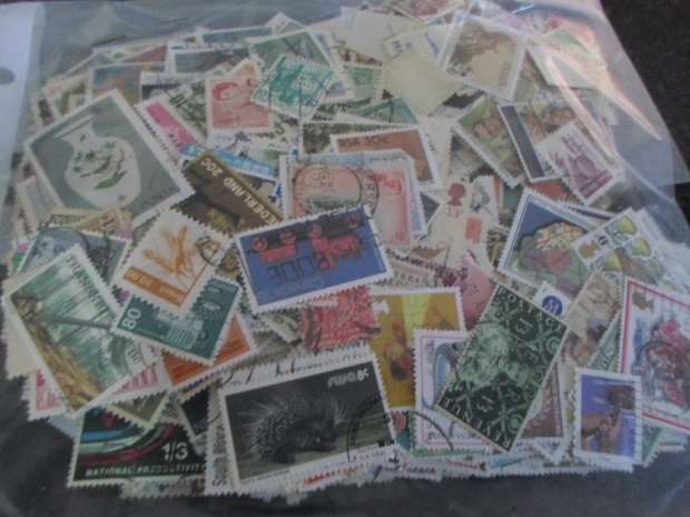 1560 X WORLD USED STAMPS OFF PAPER A GREAT LOT SEE PICS