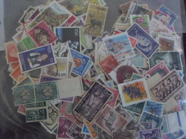 550 X WORLD MIXED STAMPS OFF PAPER INCLUDES 50 SA UNION GREAT LOT SEE PICS