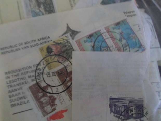 1000 X MIXED WORLD USED STAMPS ON PAPER SEE PICS