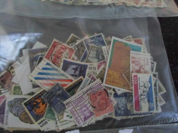 630 X WORLD USED AND MINT STAMPS SEE PICS