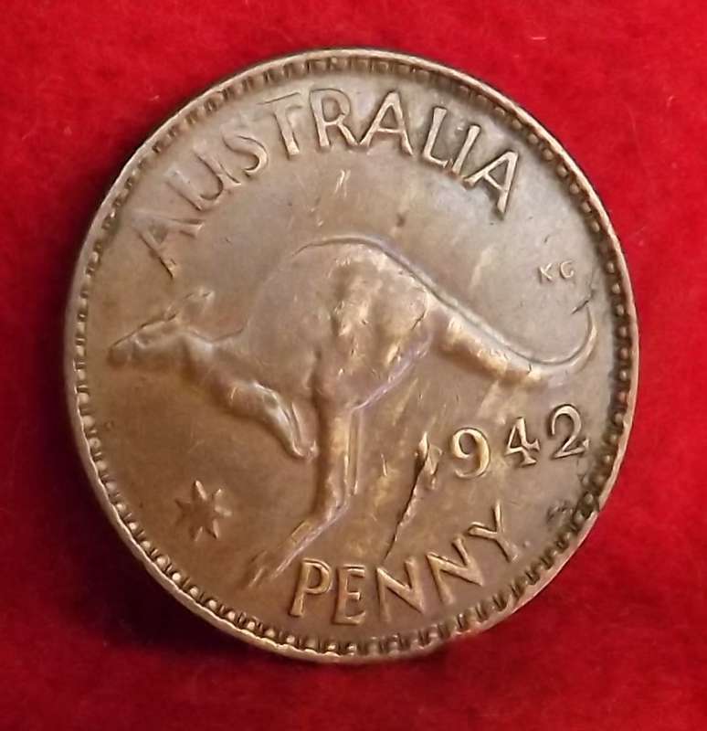 1944 AUSTRALIA  PENNY Small date " ERROR PLANCHET FLAW " SCARCE AND HARD TO FIND