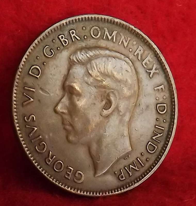 1944 AUSTRALIA  PENNY Small date " ERROR PLANCHET FLAW " SCARCE AND HARD TO FIND