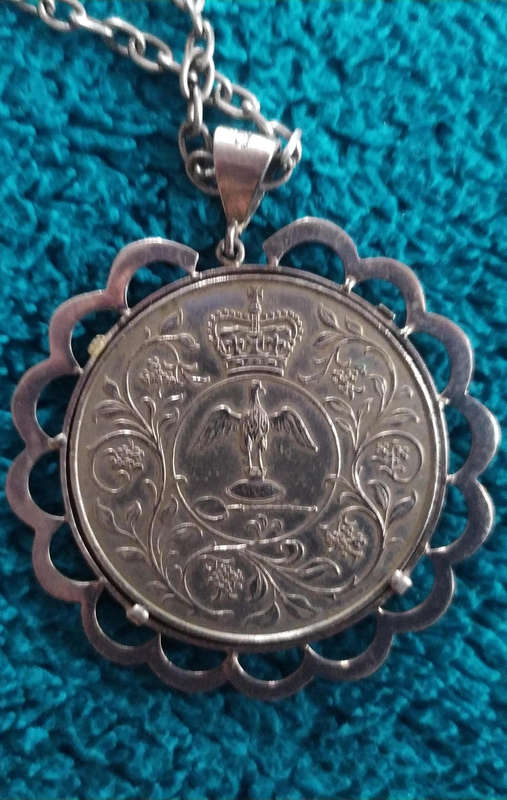 1977 Queen Elizabeth II Genuine Silver Jubilee Crown with chain