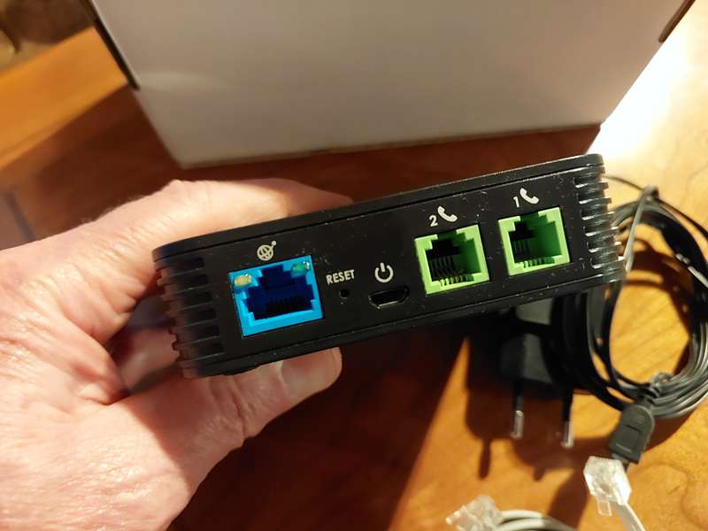 Grandstream HT802 analogue telephone VoIP adapter