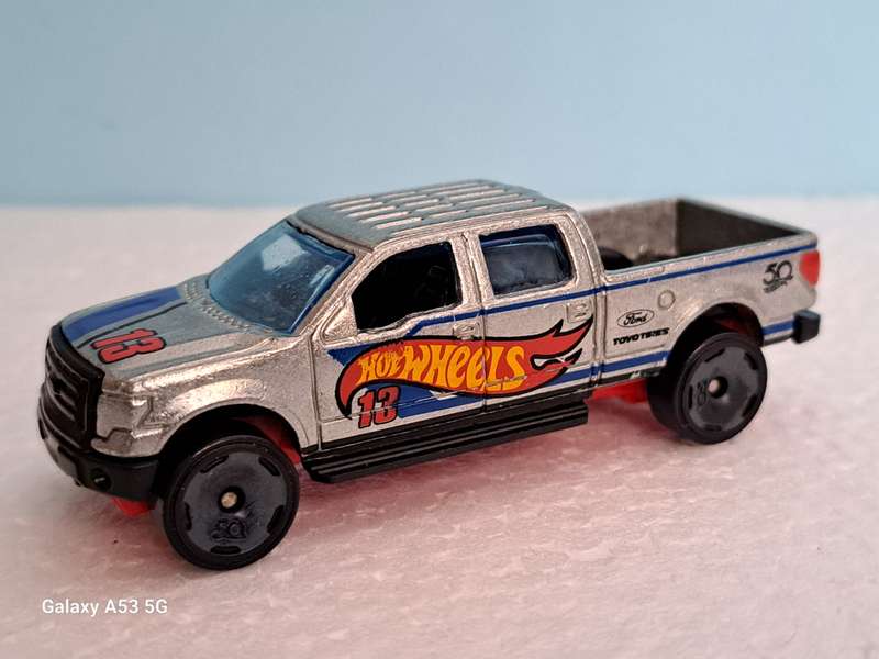 Hotwheels 2009 Ford F-150 - 50 Years Anniversary Edition