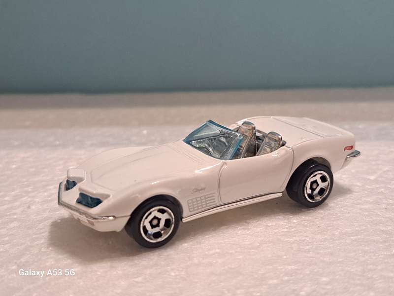 Hotwheels '72 Stingray Convertible - White