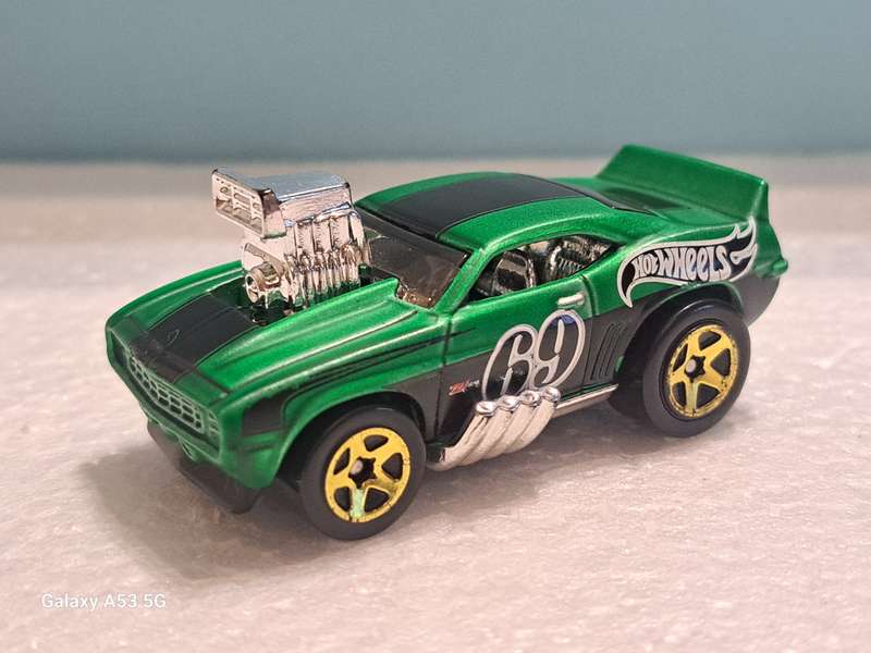Hotwheels '69 Camaro - Tooned