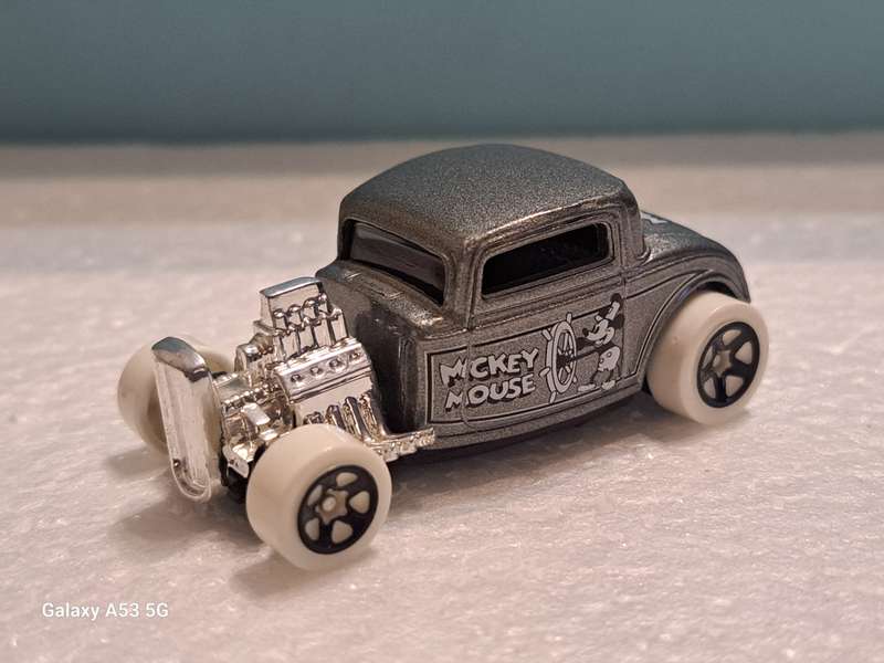 Hotwheels '32 Ford "Mickey Mouse" edition