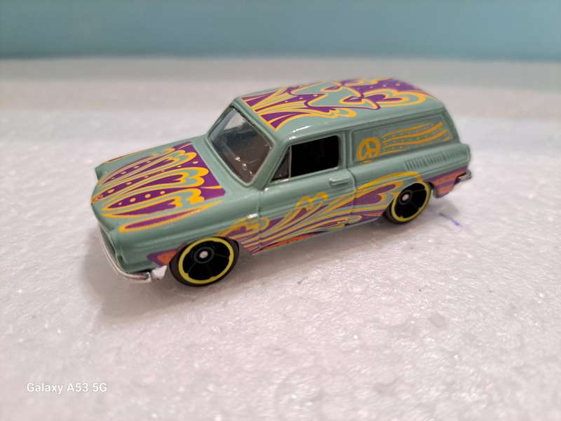 Hotwheels Custom '69 Volkswagen Squareback