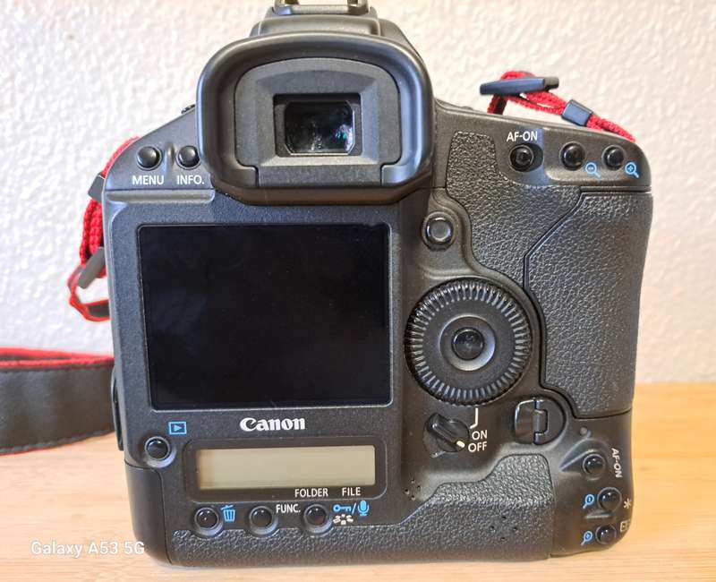 Canon 1D Mark IV DSLR Camera in Excellent Condition (Body Only) MARKED DOWN!