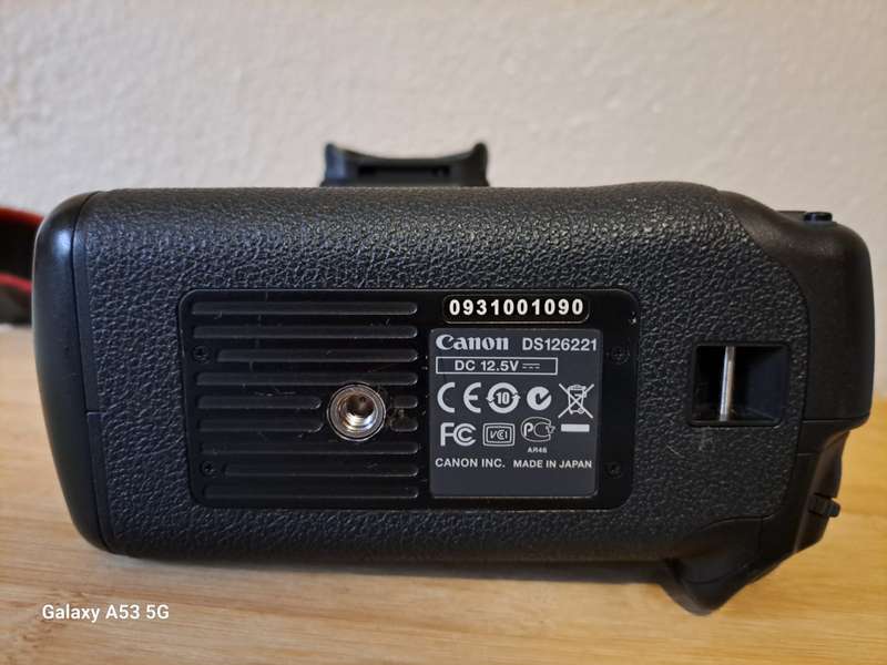 Canon 1D Mark IV DSLR Camera in Excellent Condition (Body Only) MARKED DOWN!