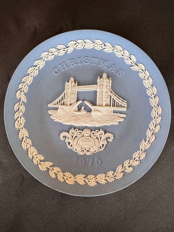 Wedgwood Jasperware Large Plaque - Christmas 1975 - Tower Bridge