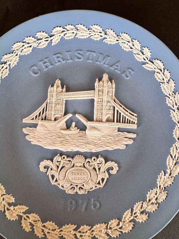 Wedgwood Jasperware Large Plaque - Christmas 1975 - Tower Bridge
