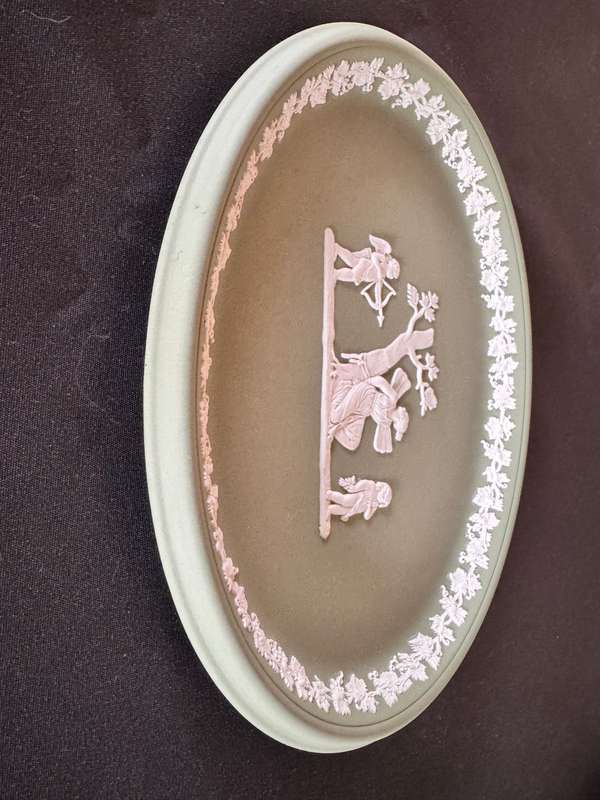 Wedgwood Green Oval Plaque - Large - Angel Cherub Scene