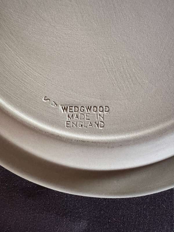 Wedgwood Green Oval Plaque - Large - Angel Cherub Scene