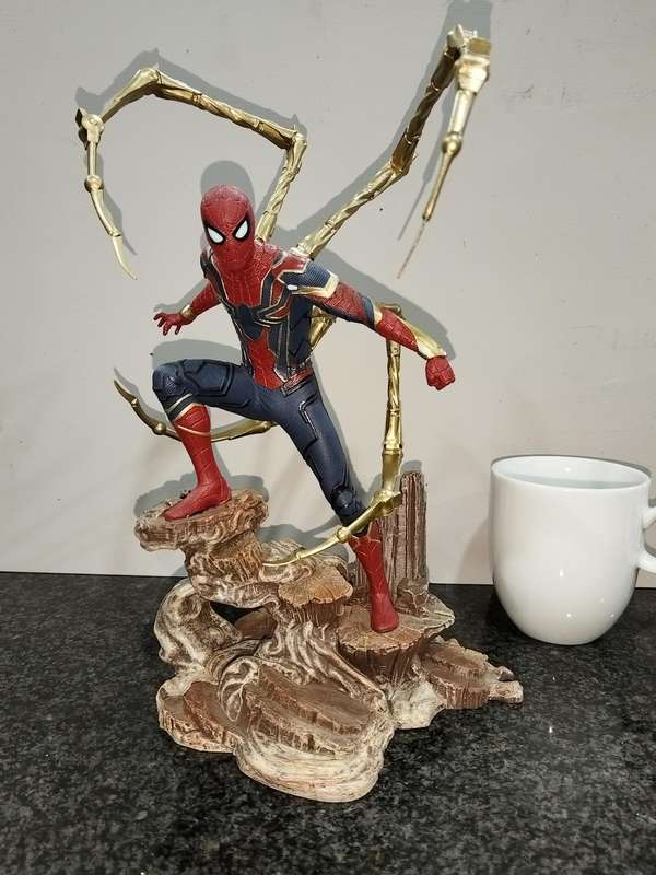 DIAMOND SELECT Marvel Gallery: Avengers Infinity War Movie Spiderman PVC Gallery Figure (NO BOX)